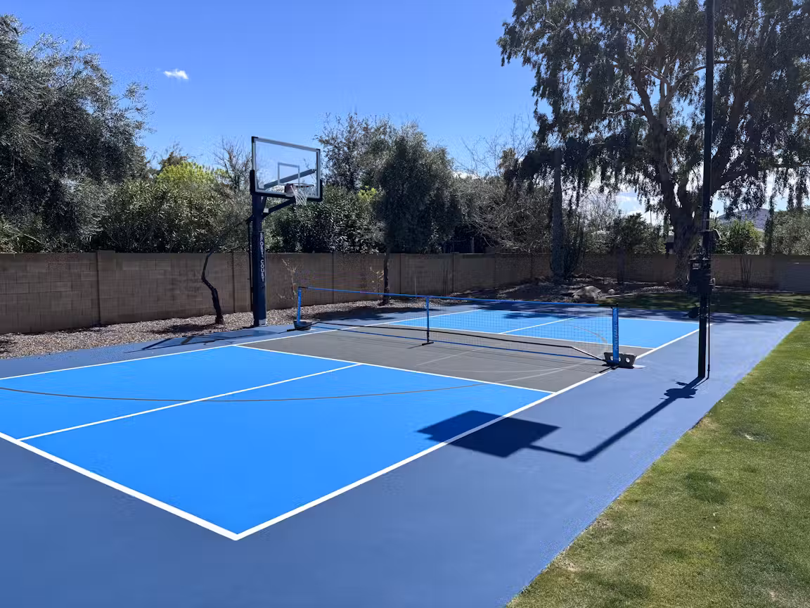 New Court and Private 1 Acre Oasis