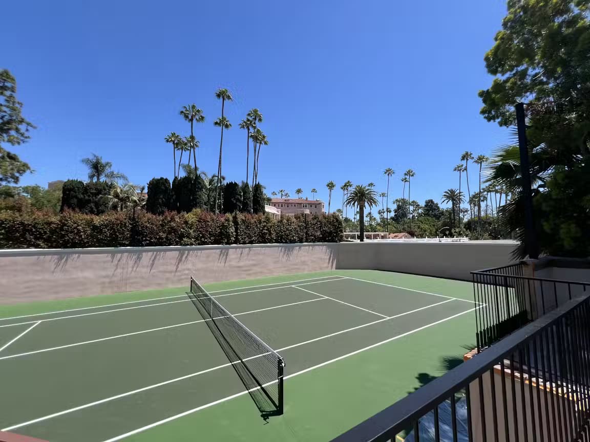 Private Court - N.Roxburry Dr. Los Angeles