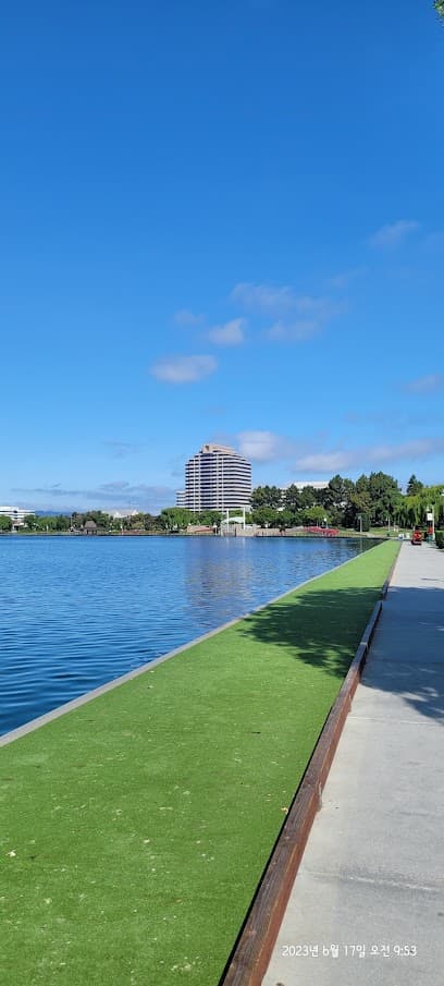 Leo J. Ryan Park